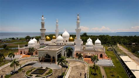 GRAND MOSQUE OF COTABATO by Architect Felino Palafox: .